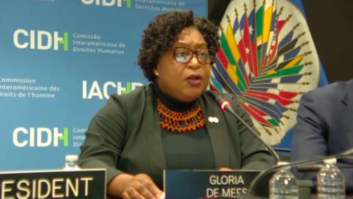 Comisionada de la CIDH, Gloria de Mees, durante la audiencia pública sobre la situación de derechos humanos en Venezuela.
